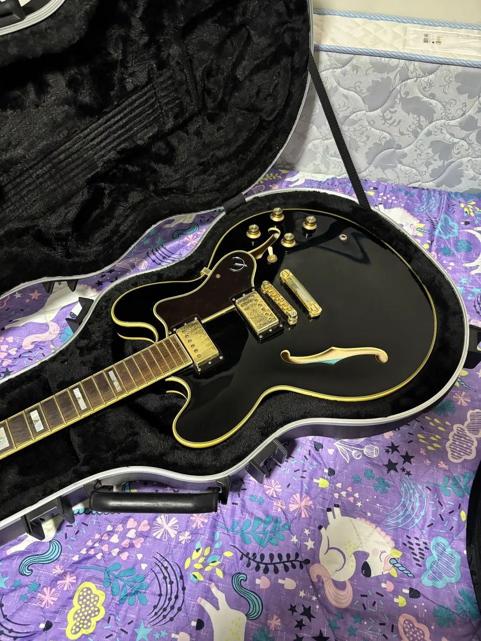 Guitarra Epiphone Semi Acustica Sheraton II Pro