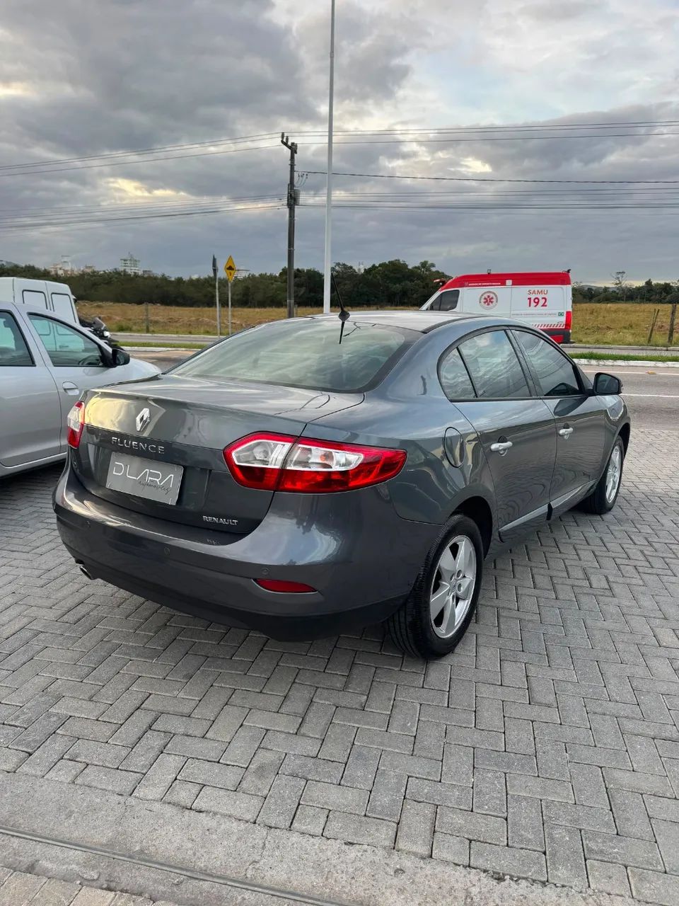 Renault Fluence Sed. Dynamique 2.0 16V Flex Aut. 2014 - Foto 3