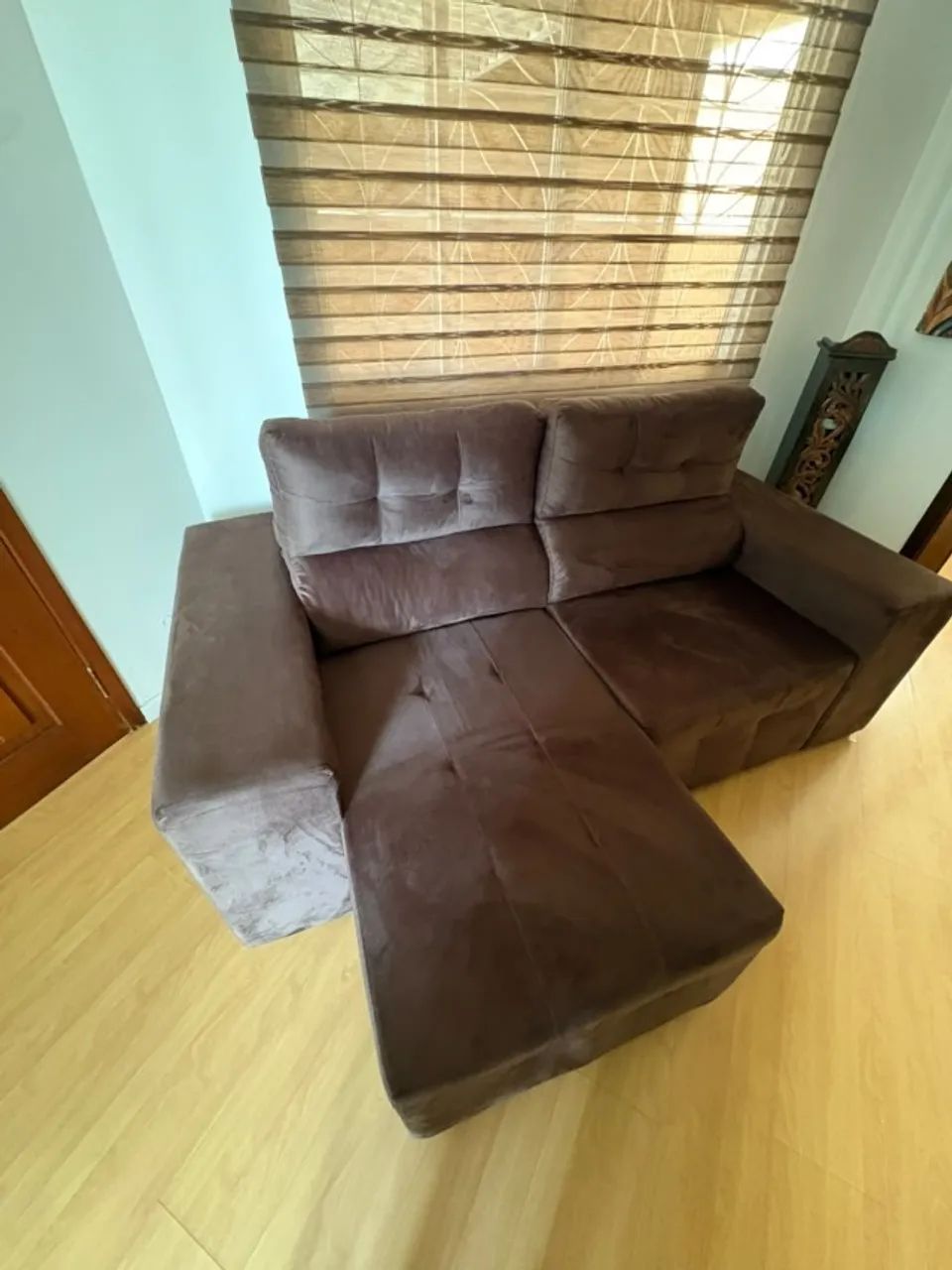 Sofá retrátil marrom - suede - 1 mês de uso