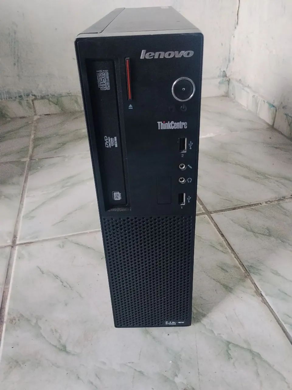 Gabinete Lenovo slim 
