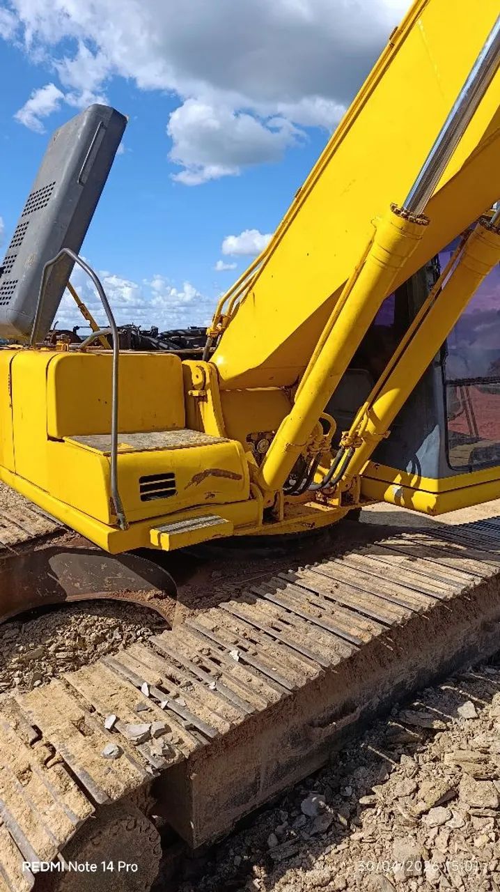Escavadeira Hidráulica Komatsu PC 200  - Foto 5