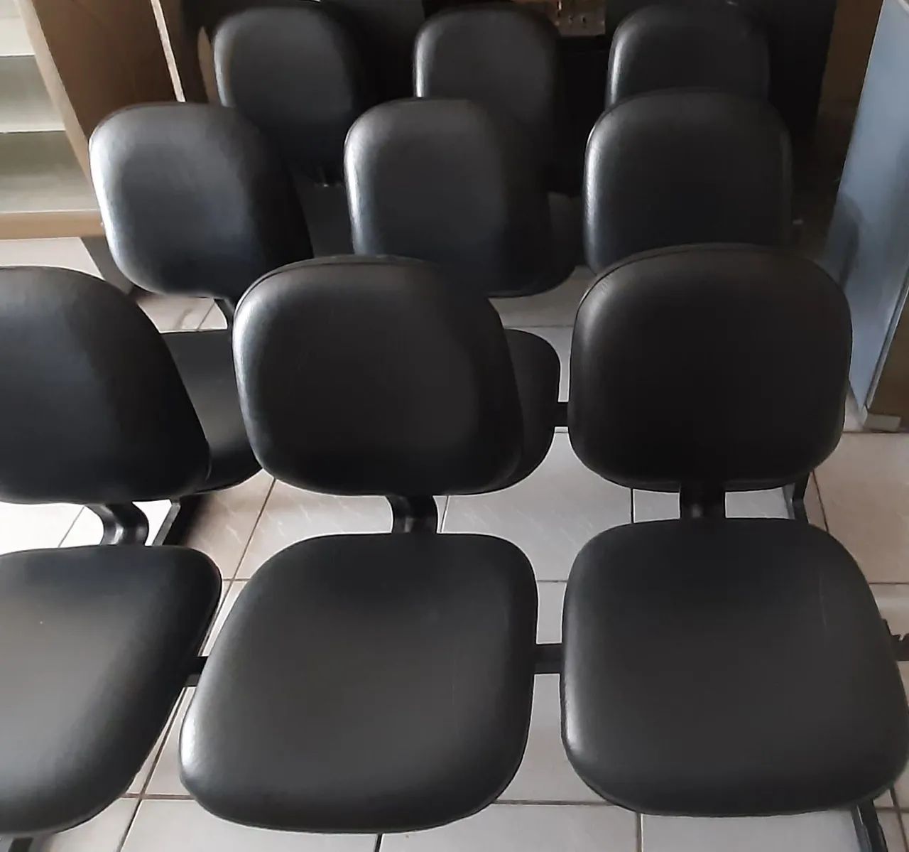 Longarina Executiva em Couro e Acolchoada  - Foto 3