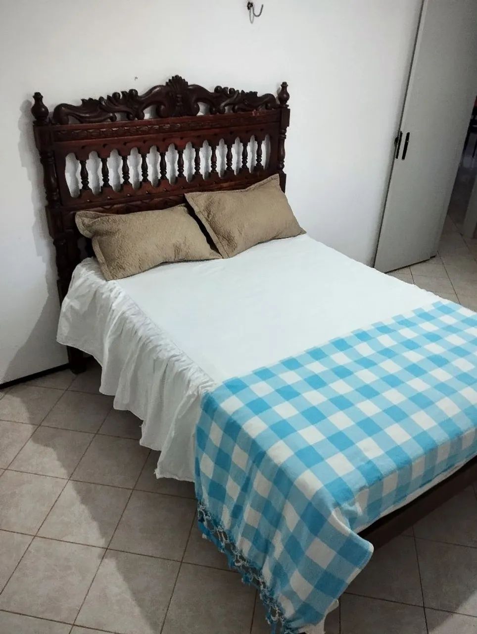 Cama em madeira de lei estilo colonial - Foto 3