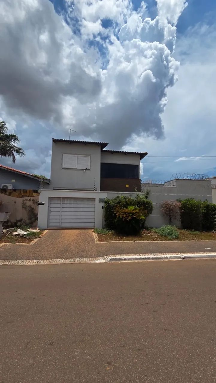 Alugo Casa