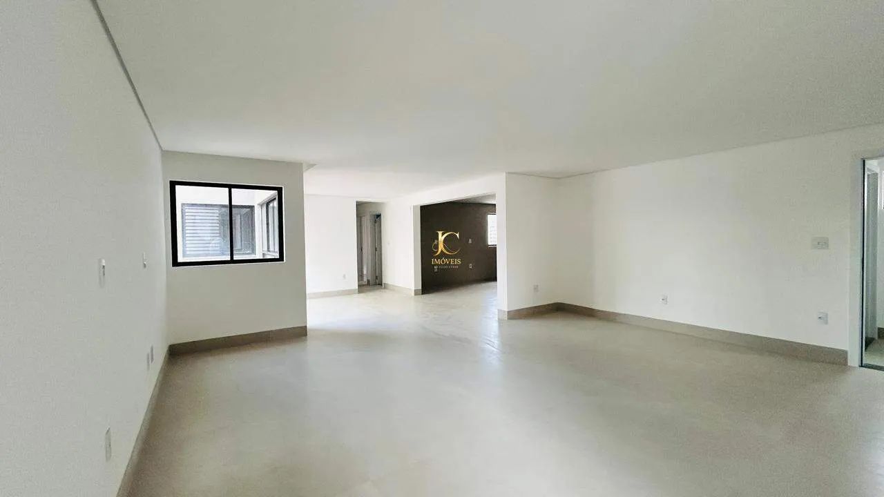 Apartamento de 4 quartos com suíte, espaço gourmet e área de serviço no Centro de Divinópo