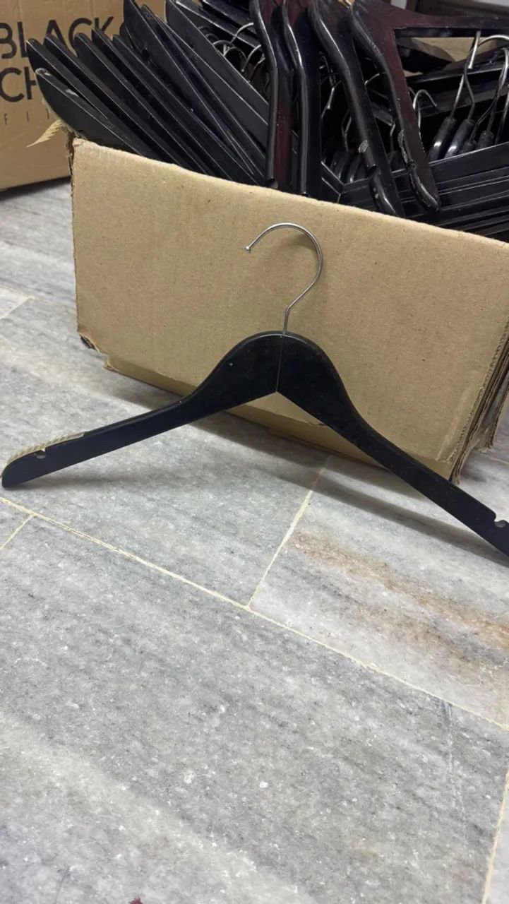 Cabide preto