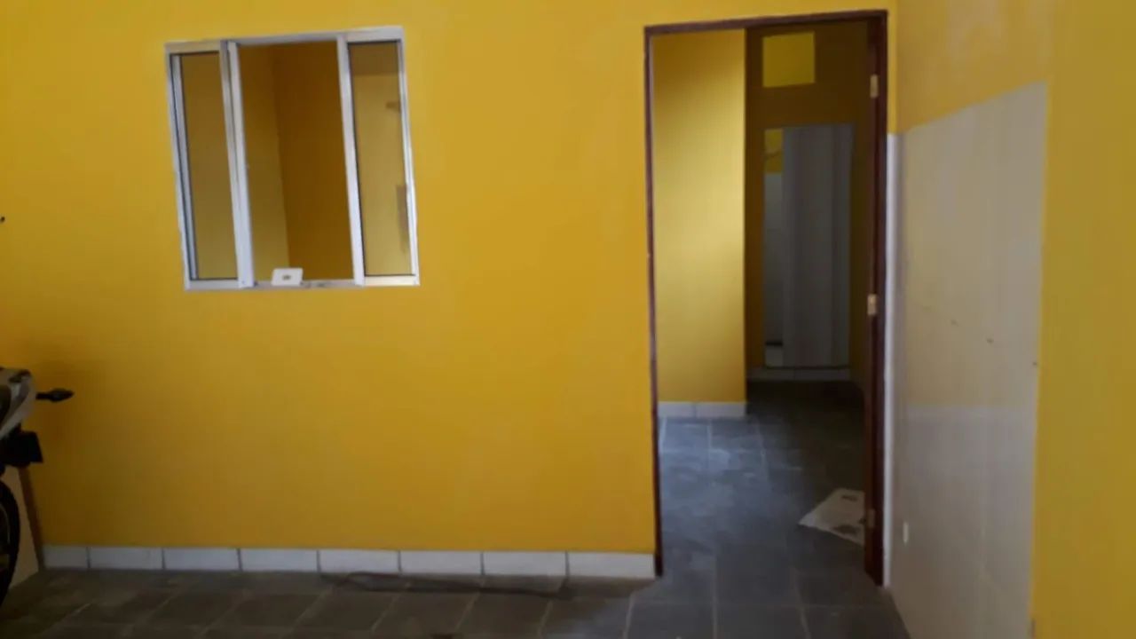 ALUGA-SE CASA COM 2 CÔMODOS  - Foto 2