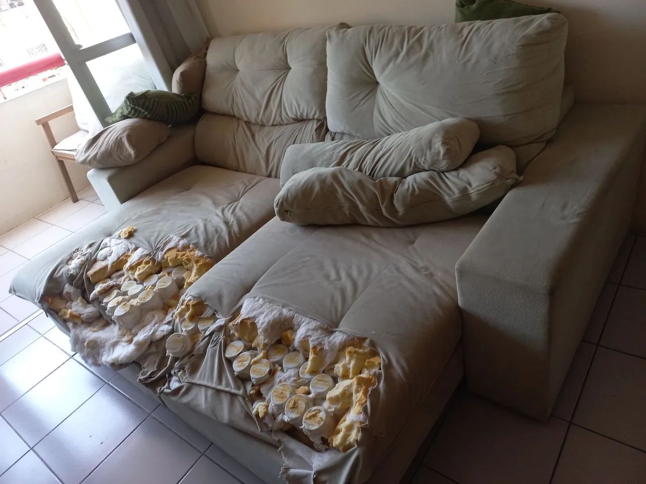 Doação de sofá retrátil e colchão 
