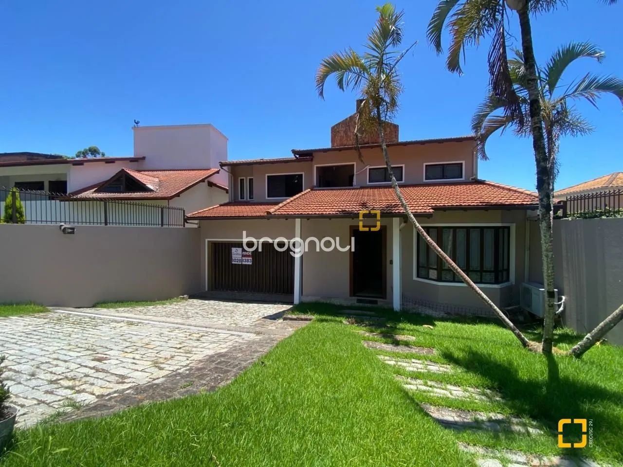 Casa com 4 dormitórios, sendo 2 suítes no Bairro João Paulo em Florianópolis /SC