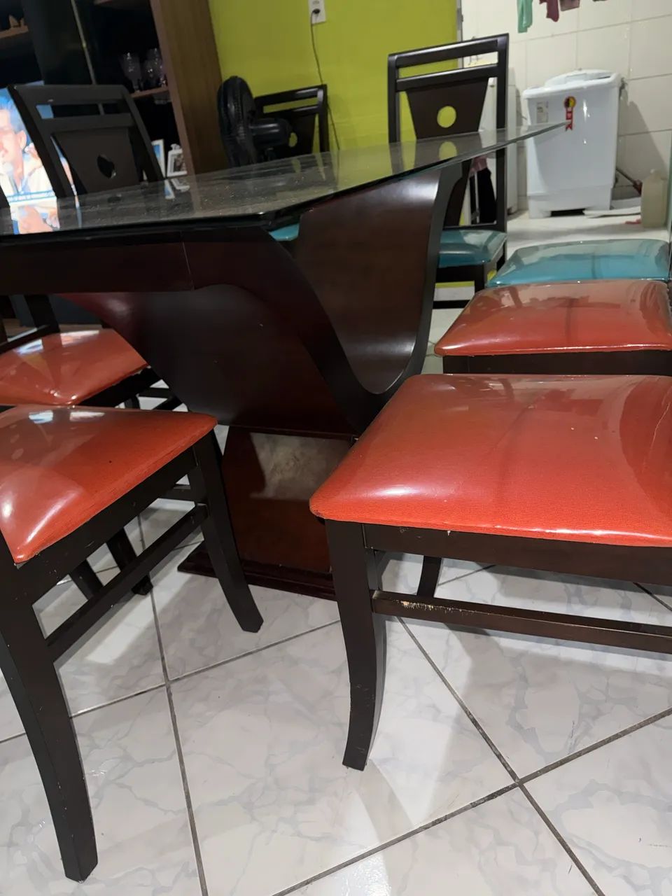 Mesa de vidro com 8 cadeiras  - Foto 2