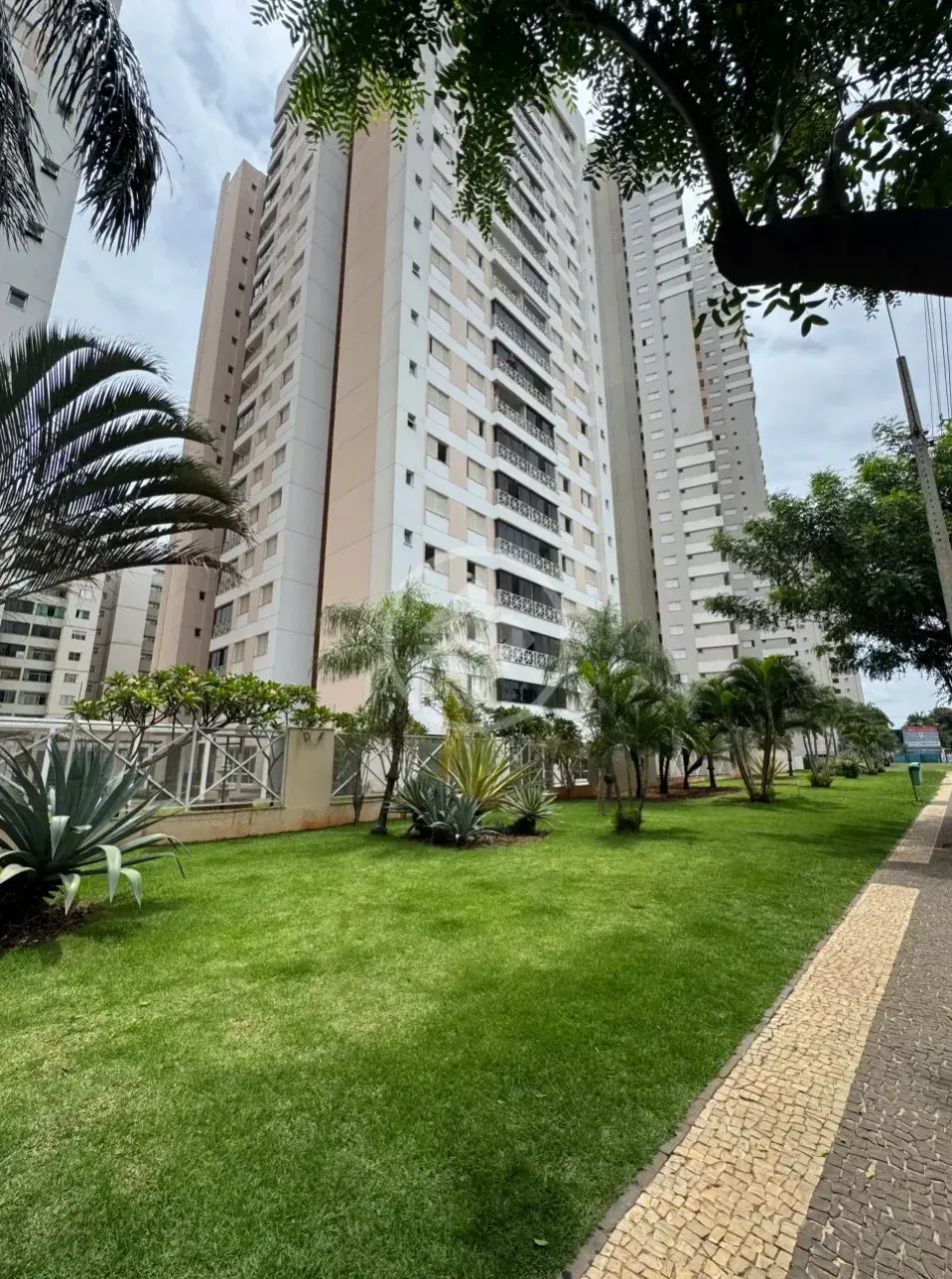 Apartamento 3 Quartos ao lado do Carrefour da T-9 codigo: 333881