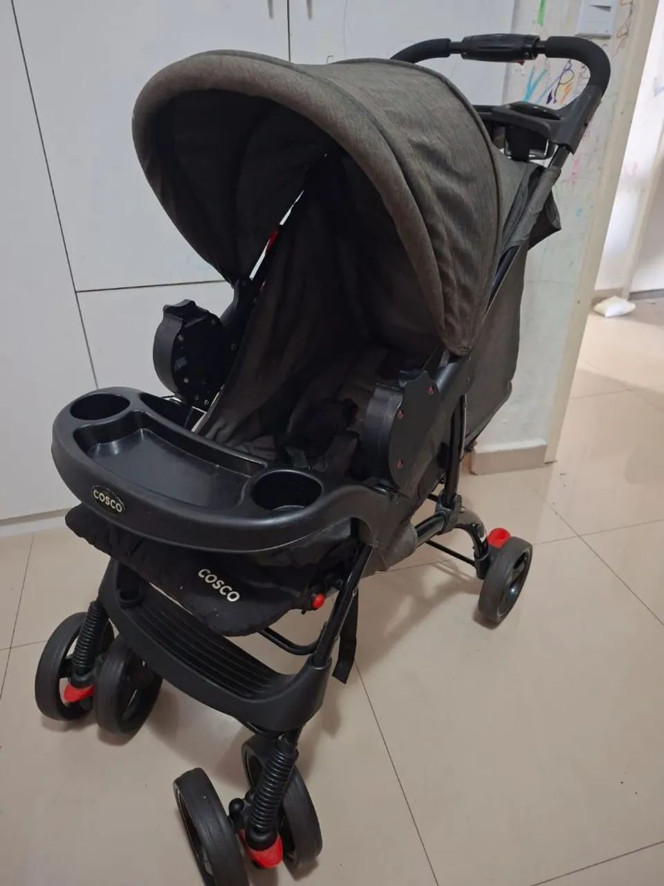 Carrinho com bebê conforto Cosco - Foto 5