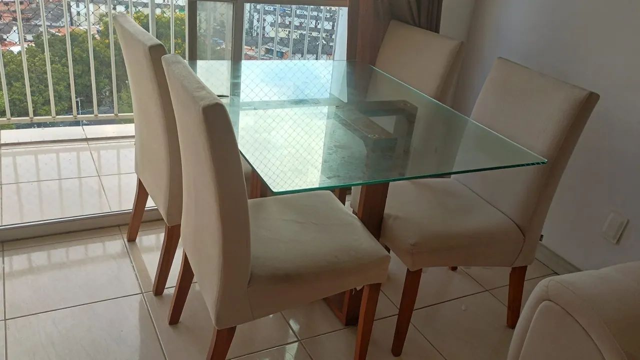 Conjunto mesa e cadeira