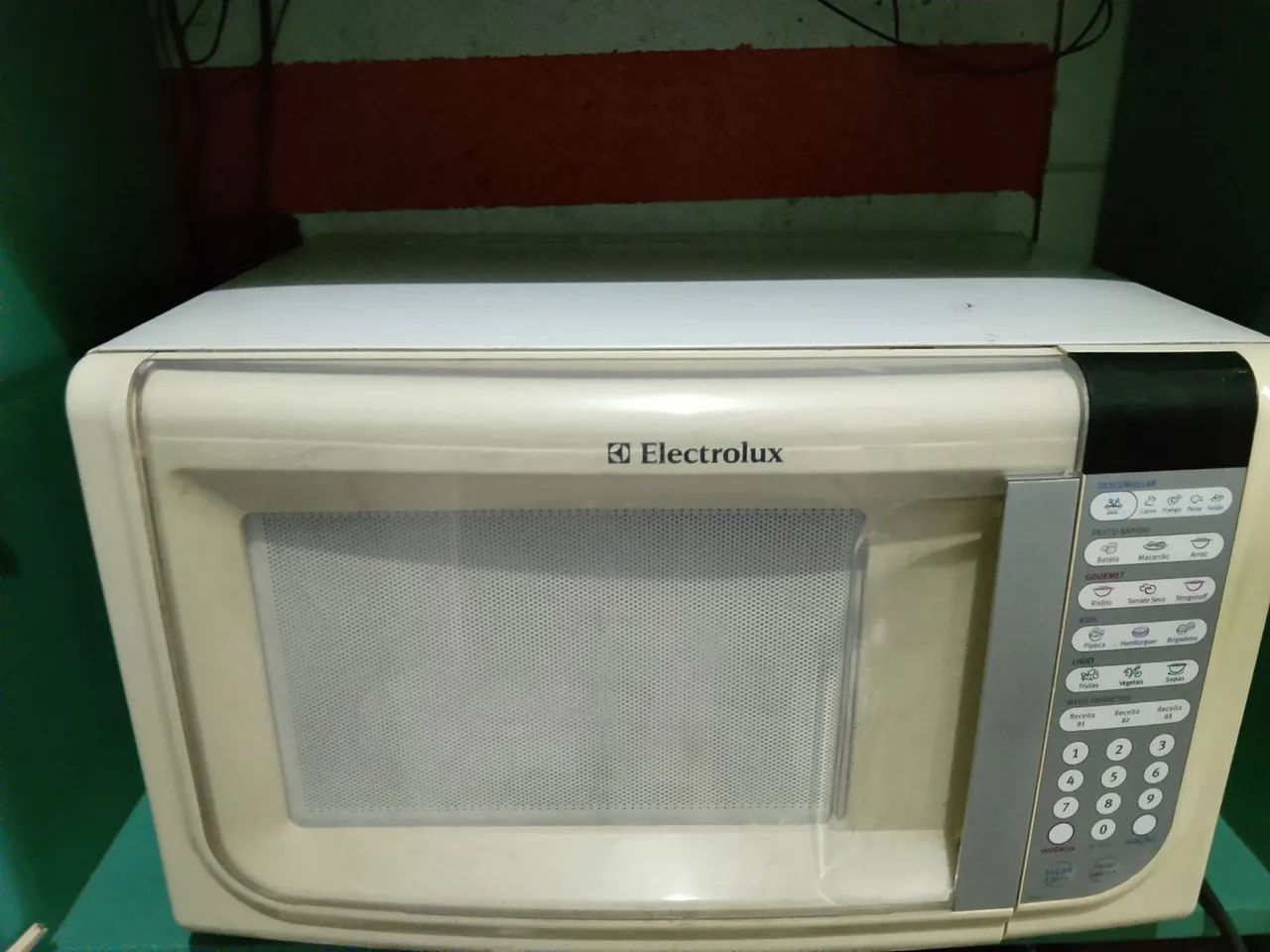 Microondas Electrolux funcionando perfeitamente garantia de 3 meses - Foto 5