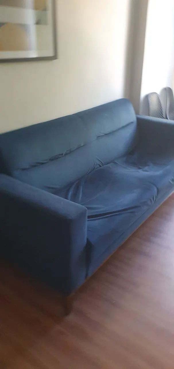 Sofá azul de veludo com 3 lugares - Foto 2