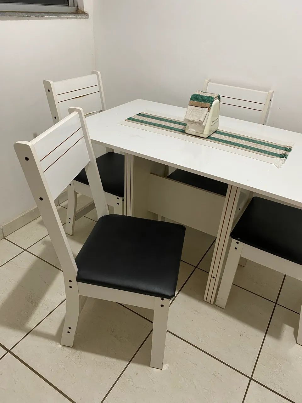 Mesa de Jantar 4 Cadeiras de Madeira - Foto 3