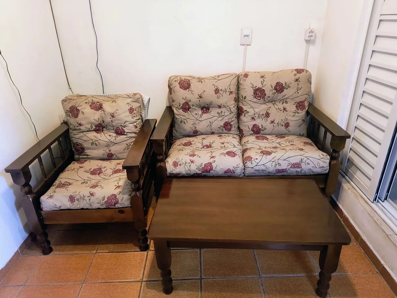 Sofá 2 lugares e poltrona