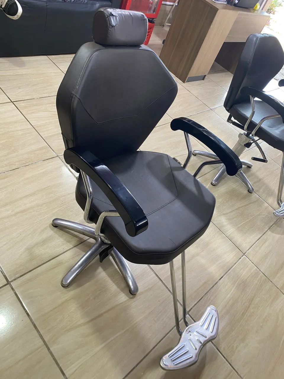 Cadeiras para barbeiros  - Foto 5