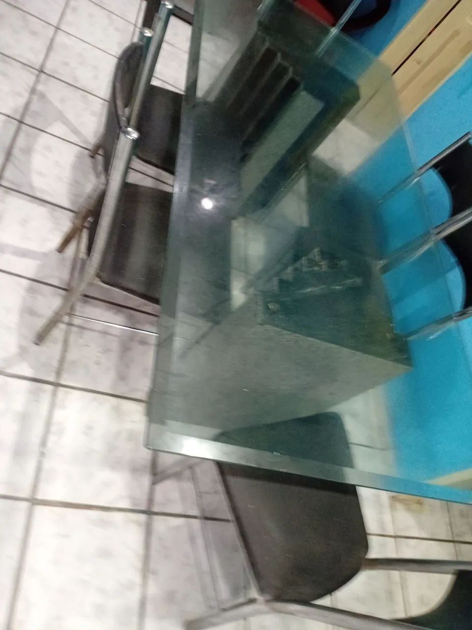 VENSE SE MESA DE JANTAR 2,300mil semi nova ainda  - Foto 4
