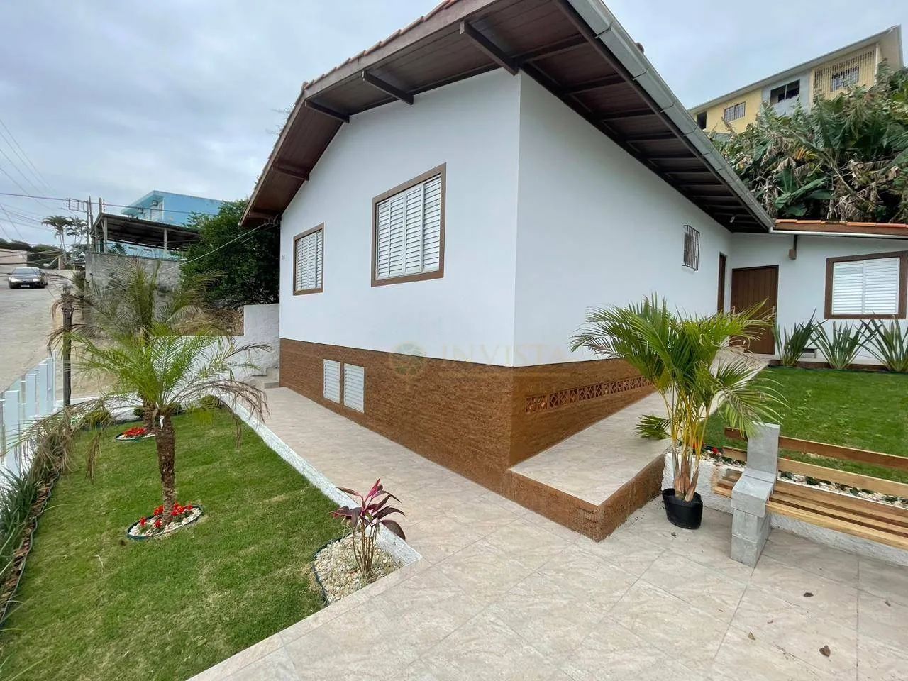 Casa com 3 quartos e Churrasqueira para alugar próximo à UFSC, em Florianópolis.
