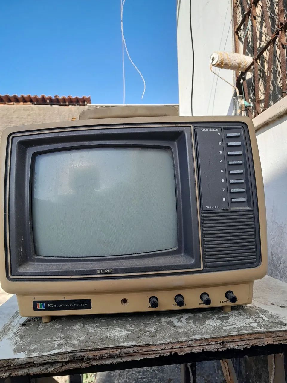 TV Semp Vintage TVC-100 10 polegadas para decoração ou restauro, não testada.