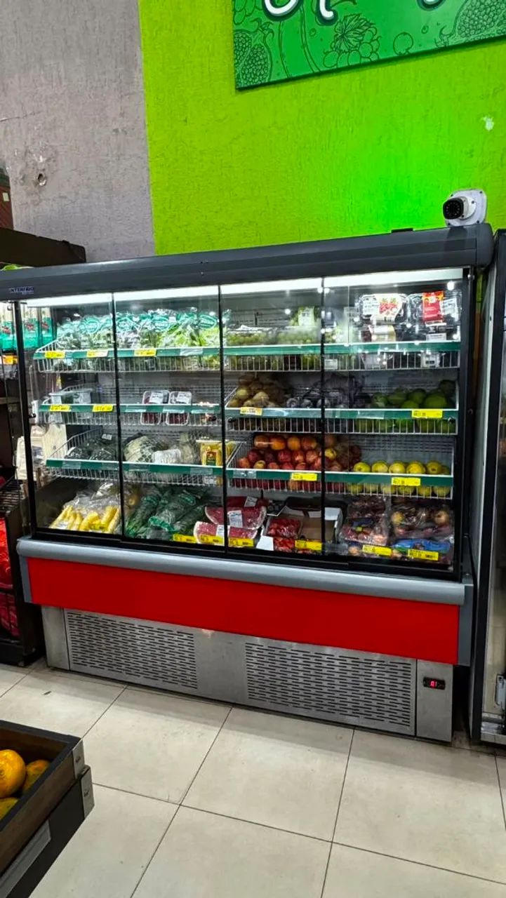 Geladeira de Hortfruti<br>220v<br>Fechada - 4 folhas vidro<br>Marca INTERFRI - Foto 4
