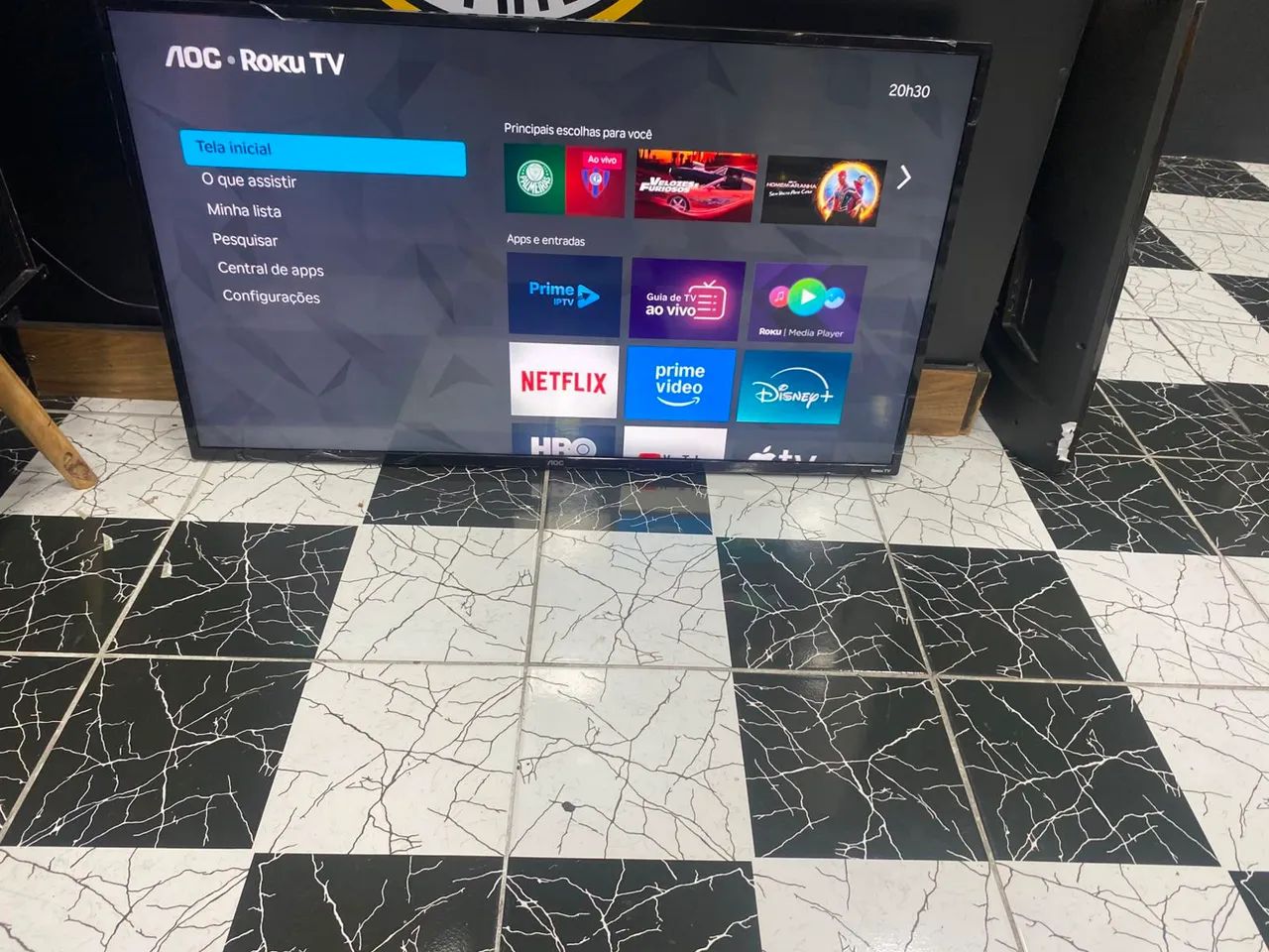 Vendo Smartv AOC Roku 43 polegadas top de linha em estado de nova conforme fotos R$ 1100,0 - Foto 3