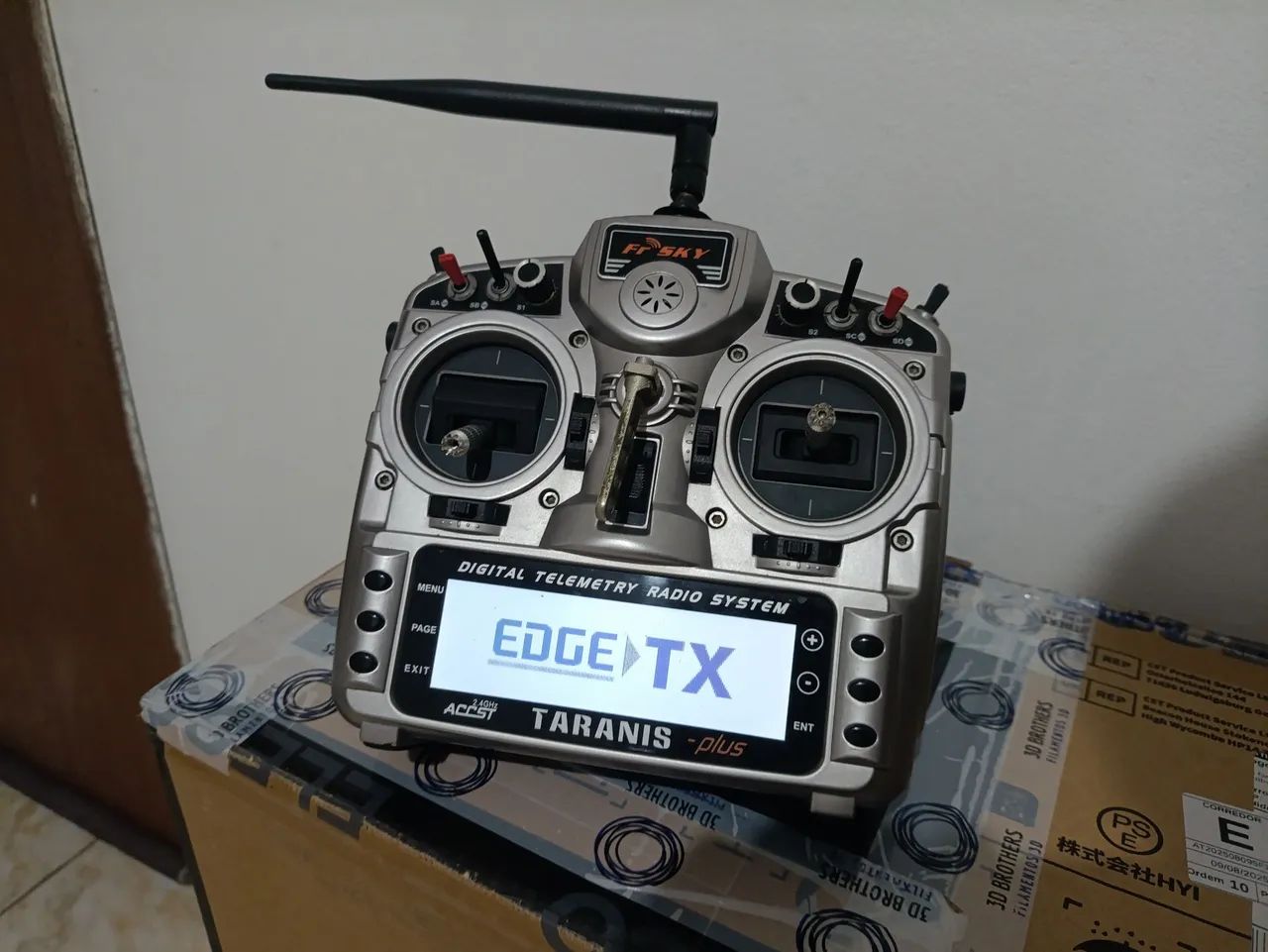 Taranis X9D PLUS (EDGE TX) com Hall Sensor + bateria