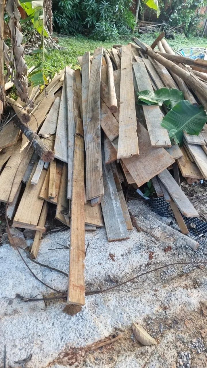 Tábuas, escoramentos e madeiras para construção usadas uma vez - Foto 4