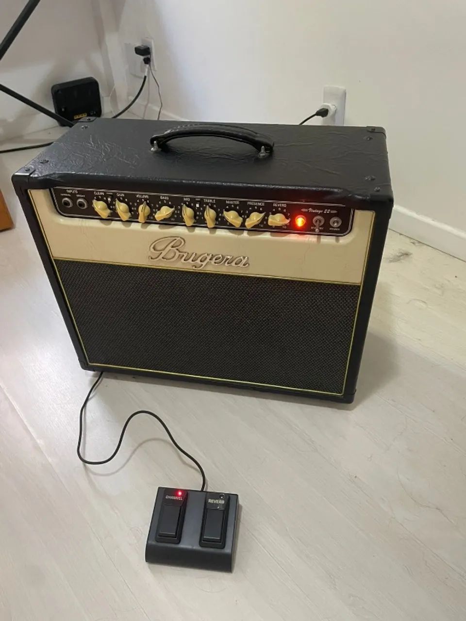 BUGERA V22 - Amplificador Valvulado - Foto 2