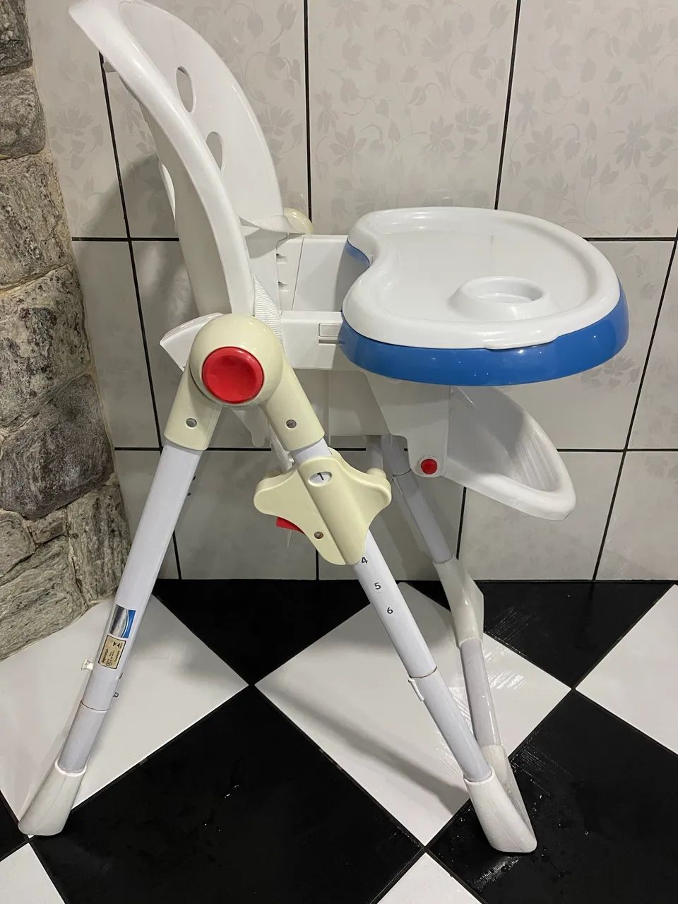 Cadeirinha de alimentação 