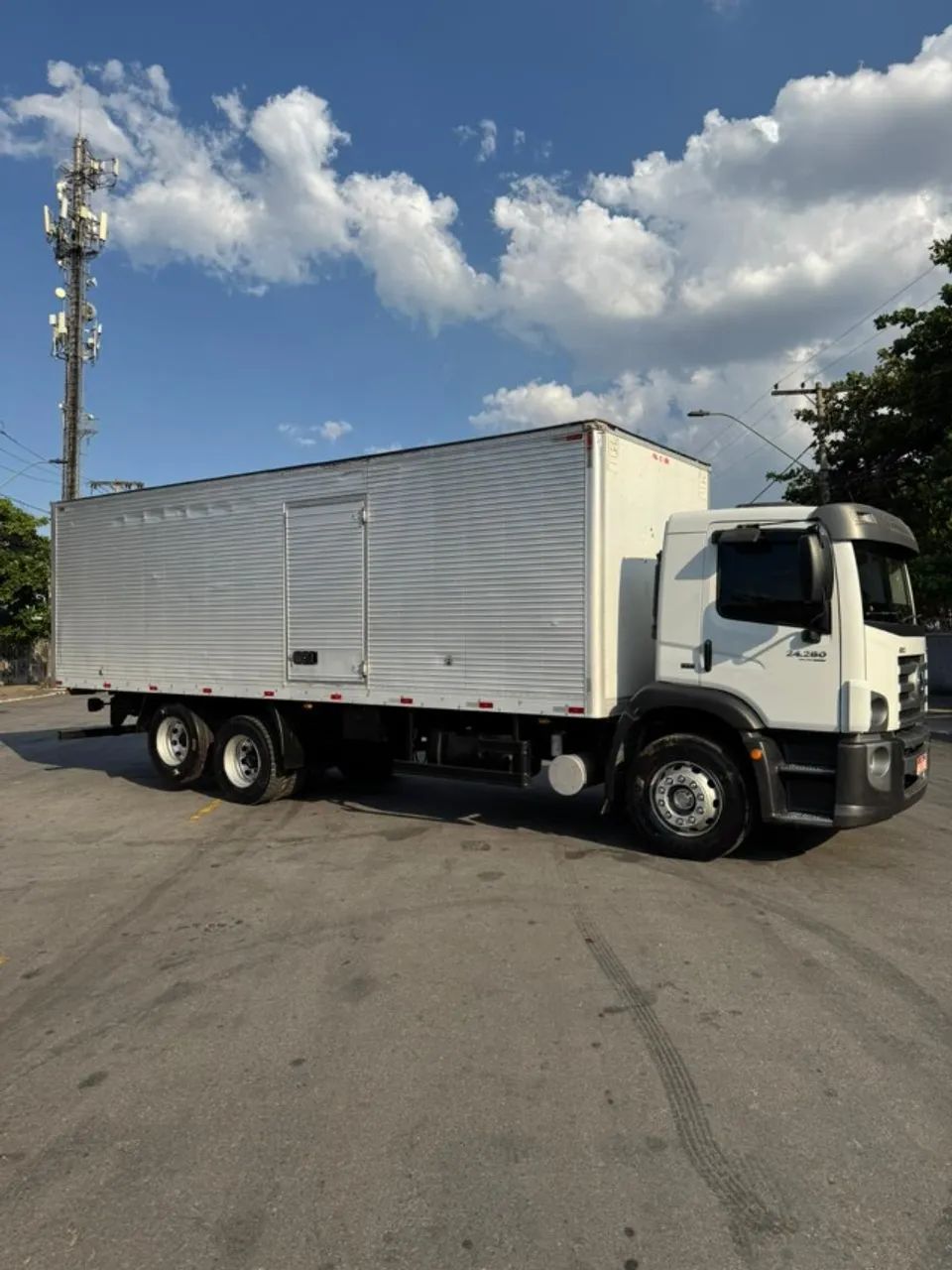 Caminhão Trucado Baú Facchini de 8 metros - Foto 3