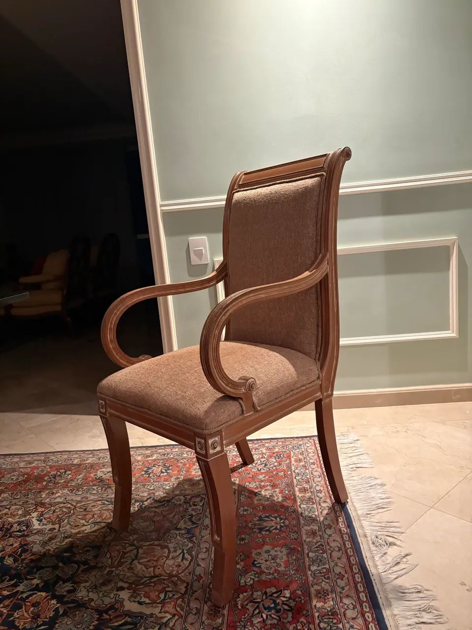 Vendo Conjunto de cadeiras mesa de jantar. 2 com apoio e 6 sem.  - Foto 2