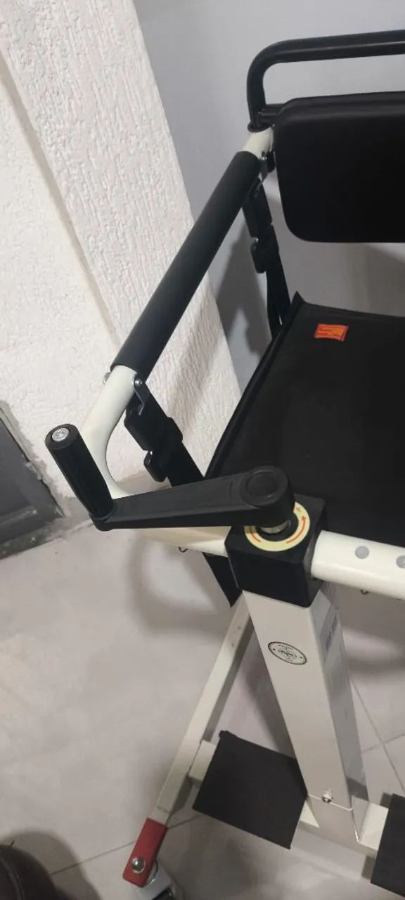 Cadeira de transferência e transporte com elevação Manual  - Foto 4
