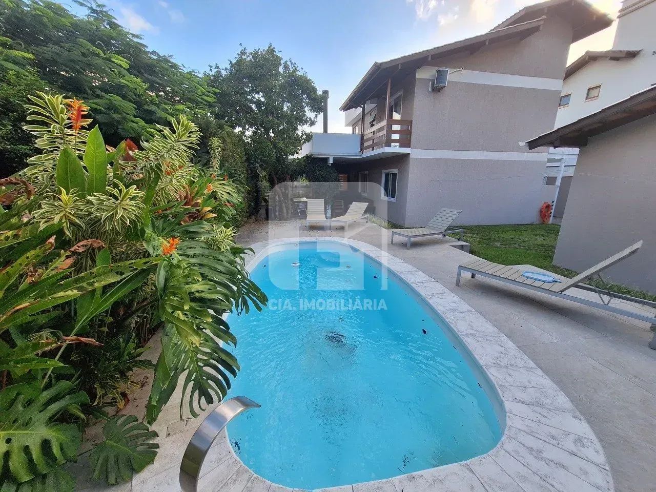 Casa de 5 dormitórios à venda no Sambaqui - Foto 2