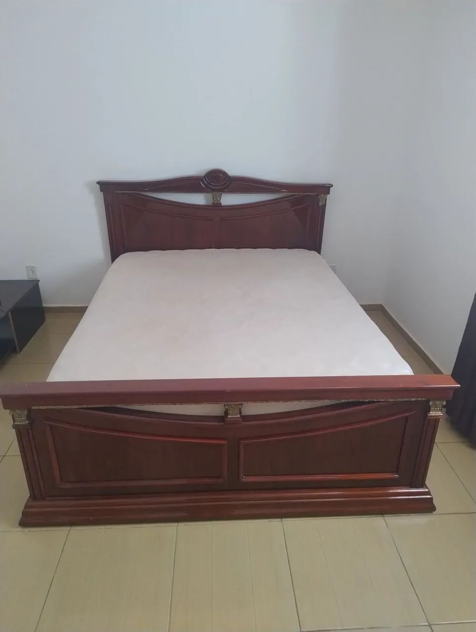 Cama Queen Madeira Maciça Clássica com Colchão - Bom Estado - Foto 2