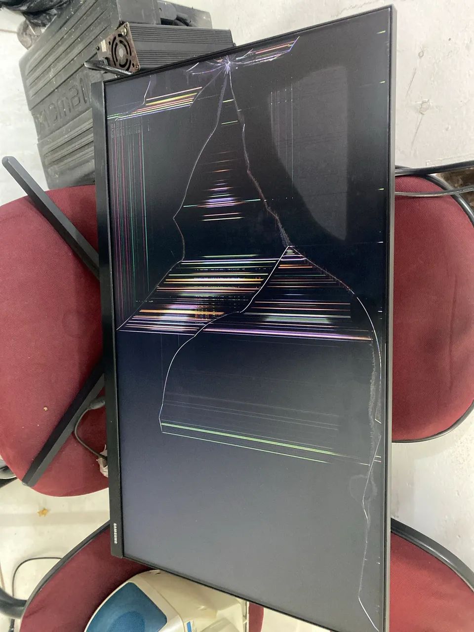 MONITOR SAMSUNG DE 24 COM DISPLAY QUEBRADO