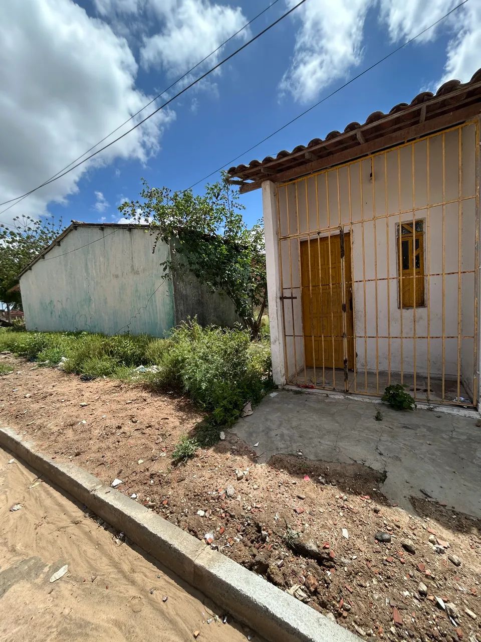 Imóvel com Casa e Ponto Comercial - Lagoa Salgada