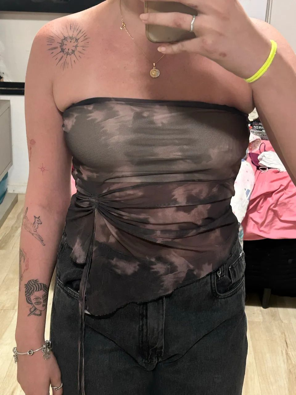 cada blusa 25 reais 