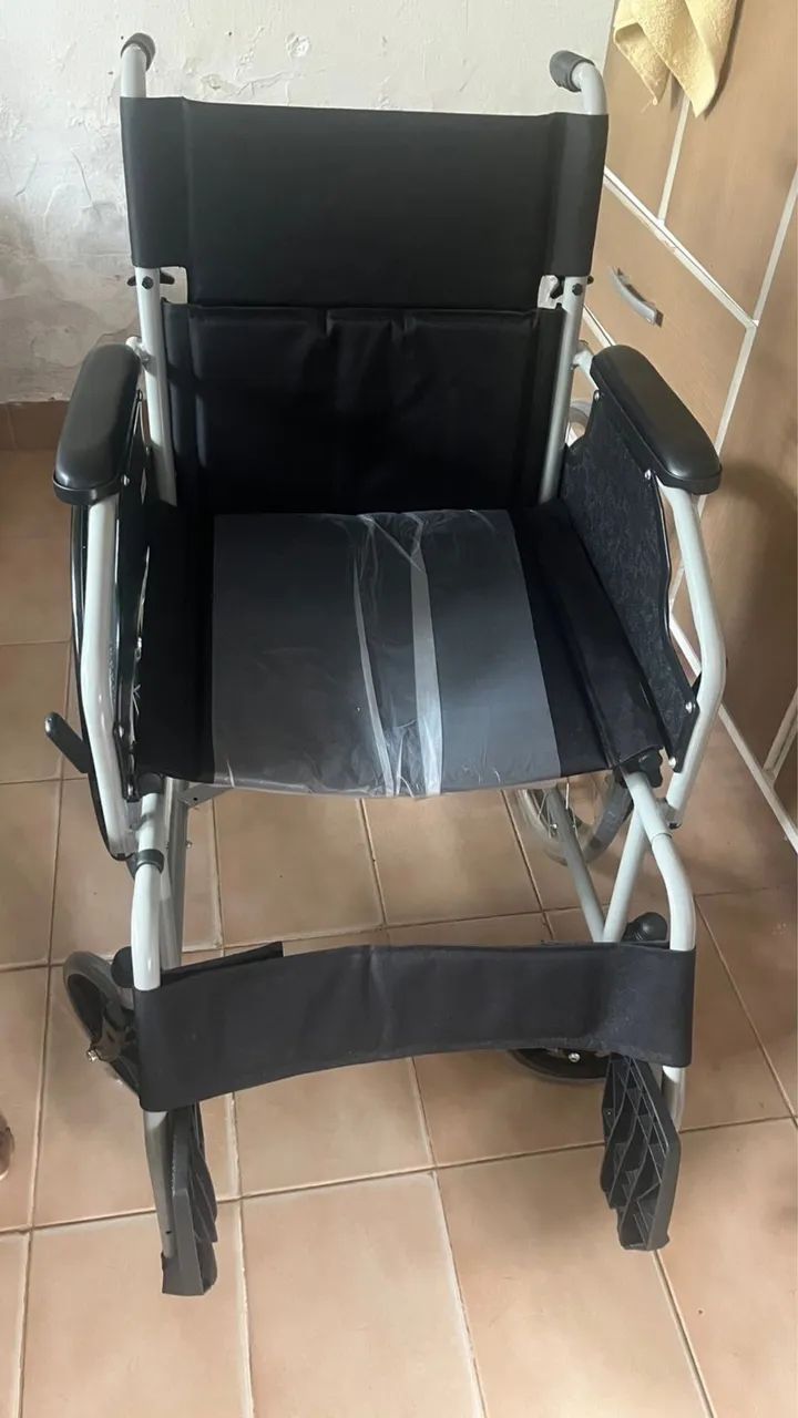 Cadeira de rodas nova  - Foto 2