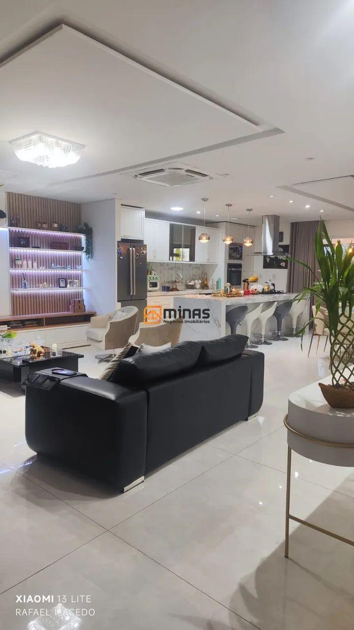 Casa térrea com 3 quartos e piscina próximo ao Shopping 3 Américas