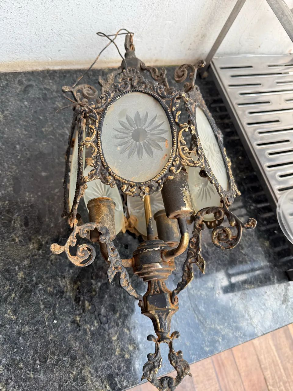 Lustre antigo bronze  - Foto 4
