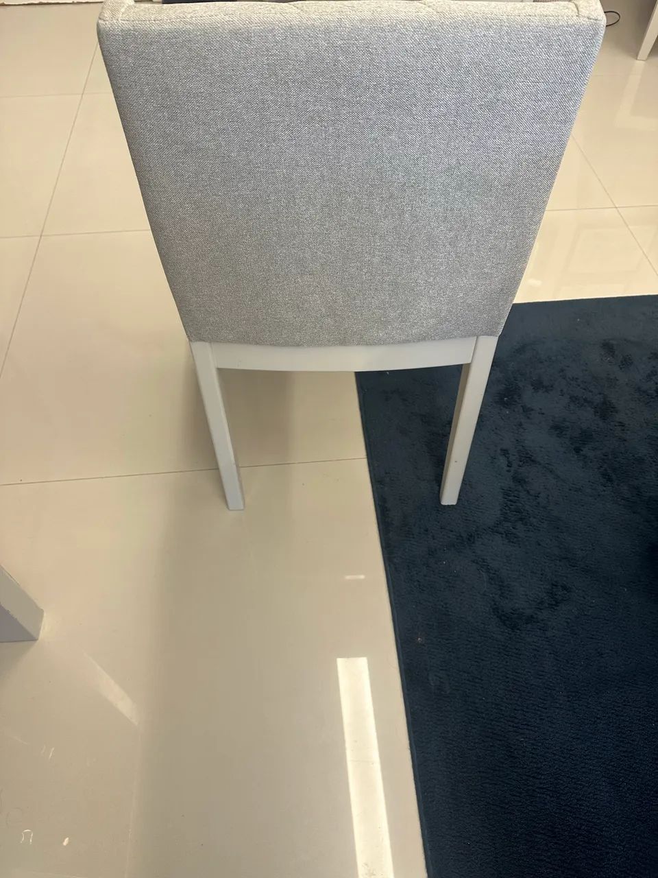 Vendo mesa c/ tampo de vidro e laca pérola com 8 cadeiras em tecido com laca perla  - Foto 5