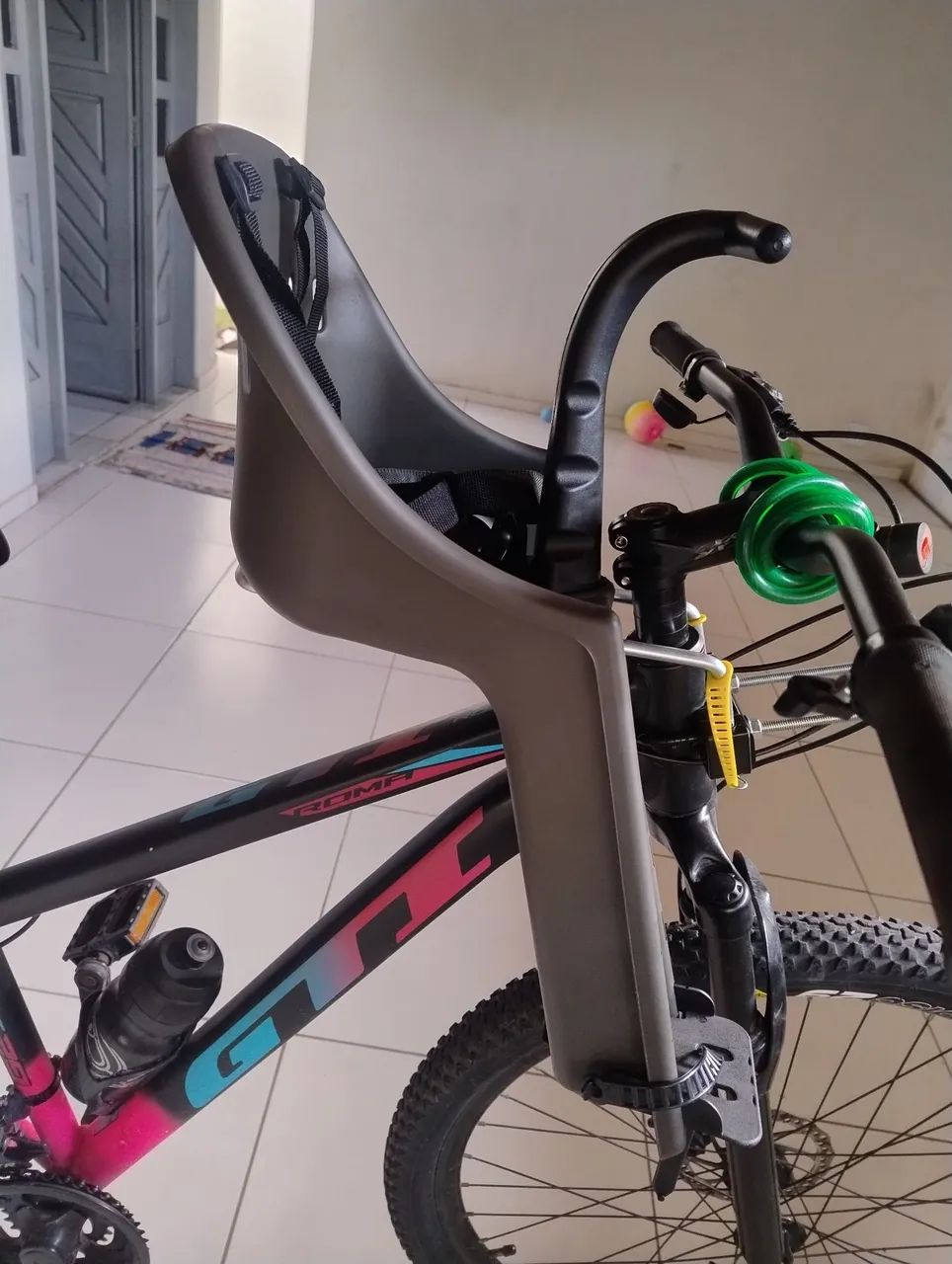 Cadeirinha de passeio para criança 