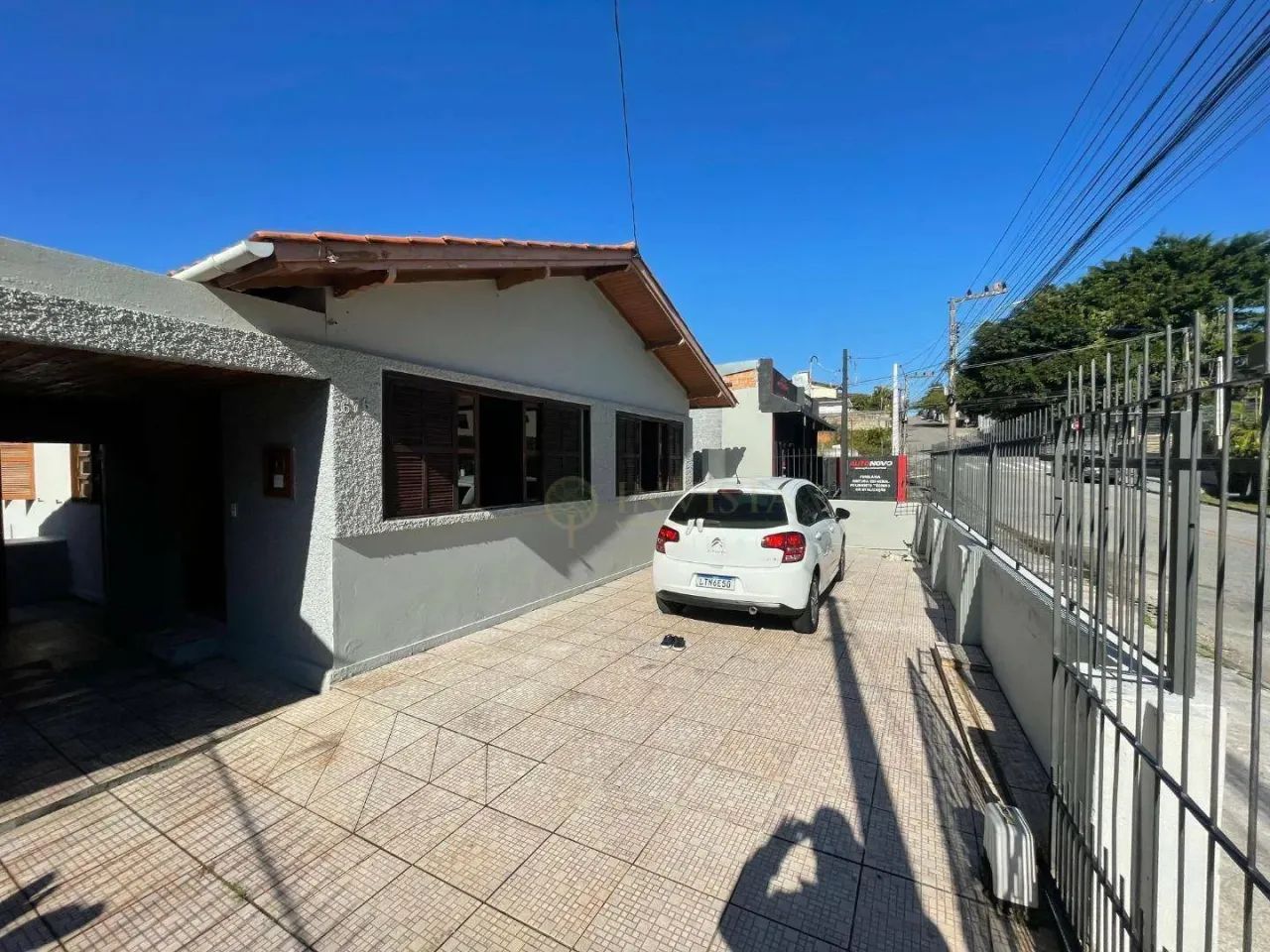 Casa com 2 quartos e edícula para Alugar em Florianópolis.