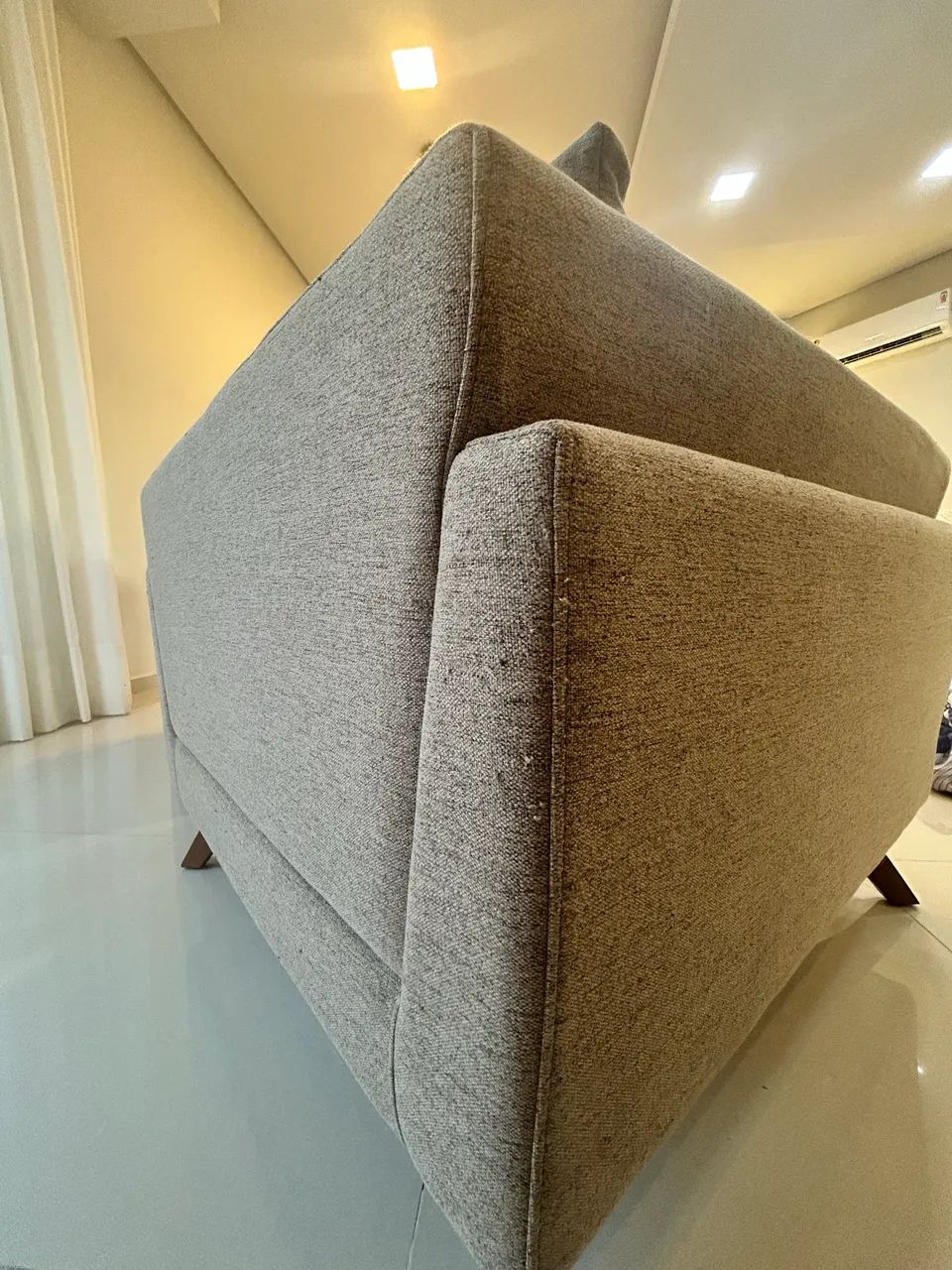 Vendo par de poltronas modernas, extremamente confortáveis e muito bem conservadas. - Foto 4