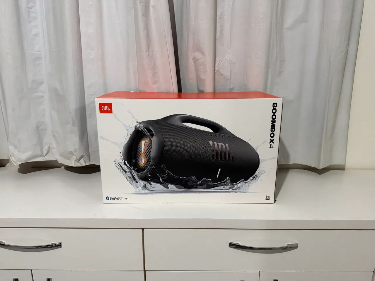 Boombox 4 nova sem uso 