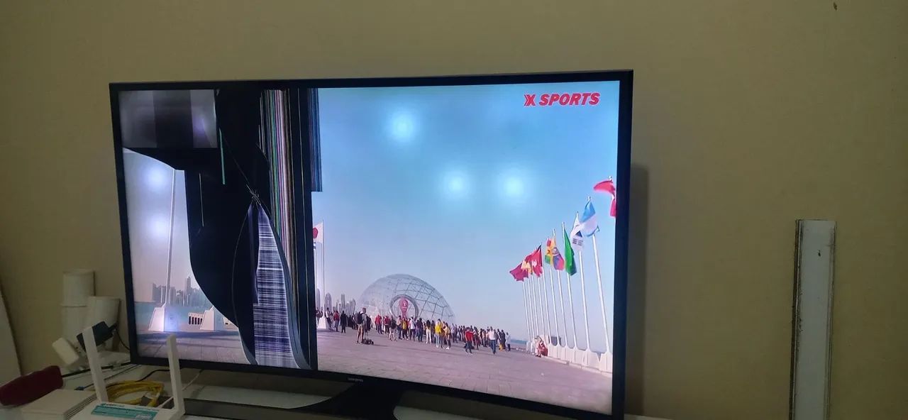 Tv Samsung 40 polegadas trincada - Foto 4