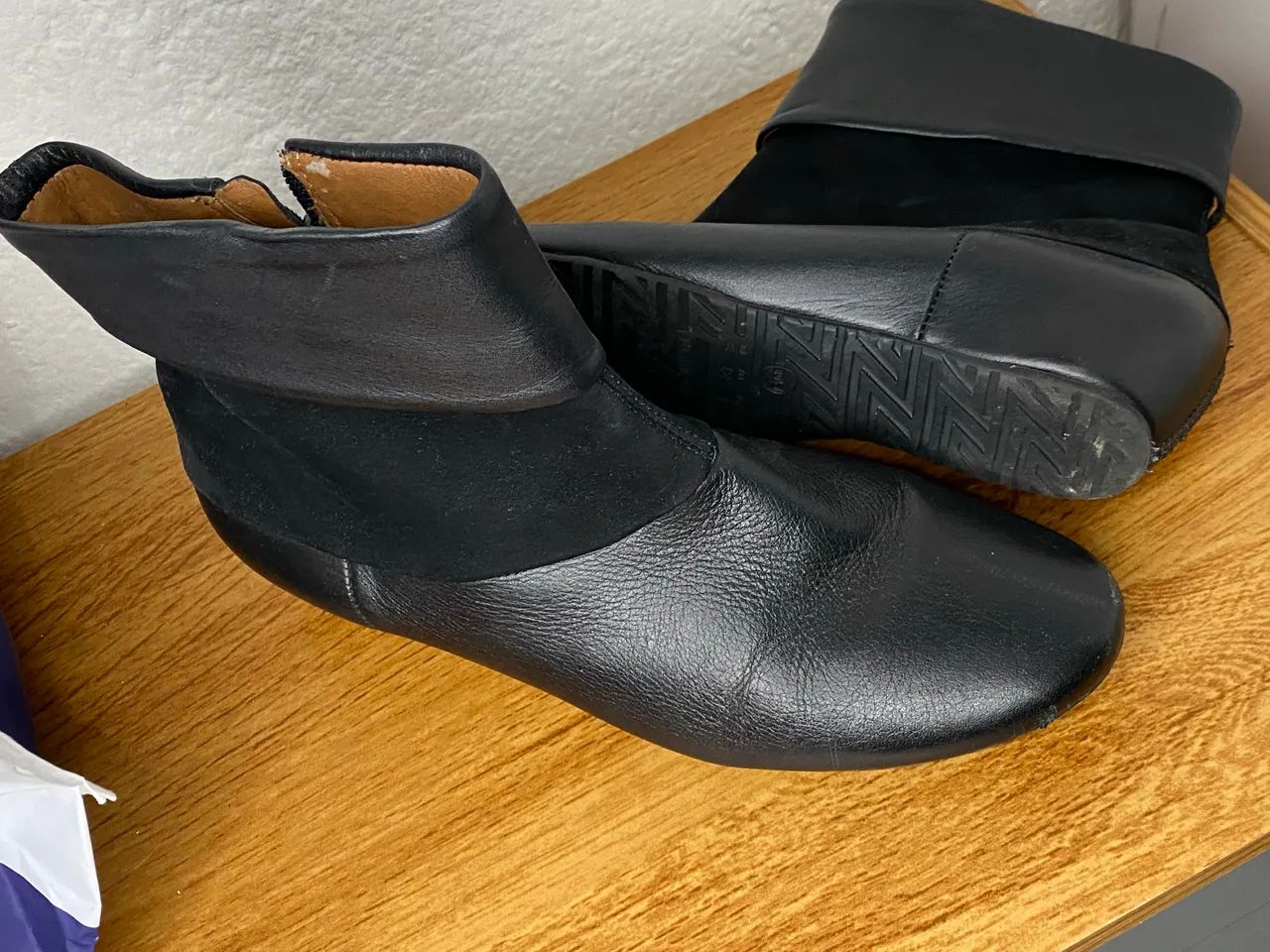 Bota Arezzo n-37  , com uma leve avaria - Foto 5