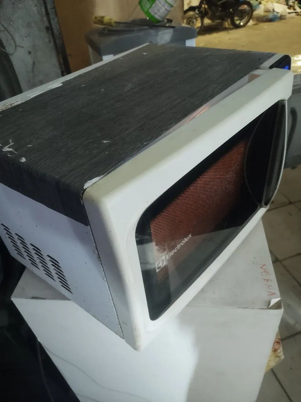 Microondas Eletrolux 23L de brinde batedeira  - Foto 4